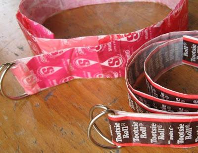 Hacemos un cinturón con envolturas de caramelo