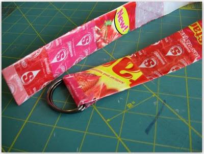 Hacemos un cinturón con envolturas de caramelo