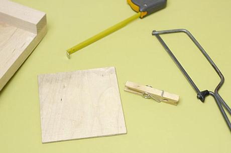 tablón de madera con metro