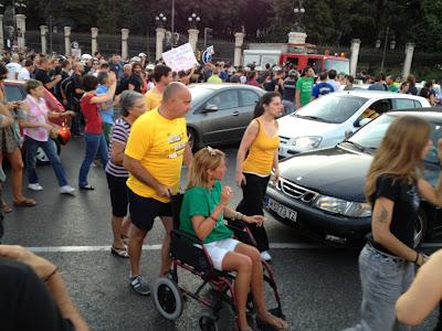 Miles de funcionarios toman las calles de Madrid en protesta contra los recortes de Mariano Rajoy