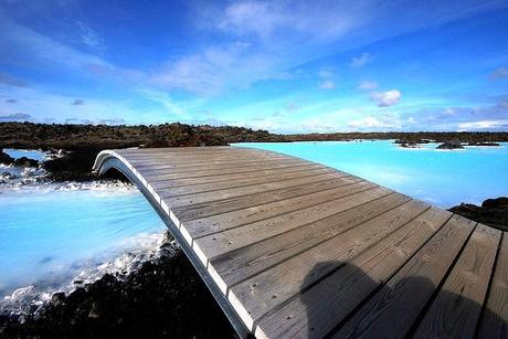 Puente en la Laguna Azul, Grindavík (Islandia) 50 puentes del mundo