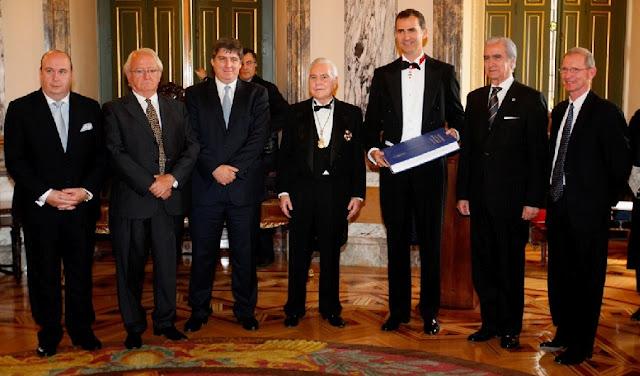 La artista Ecuatoriana condecorada en el Teatro Real de Madrid forma parte del Libro del Bicentenario del Tribunal Supremo de España, El Principe preside el acto de presentación