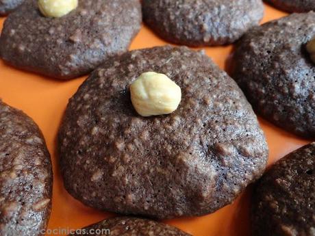 Galletas de chocolate con avellanas