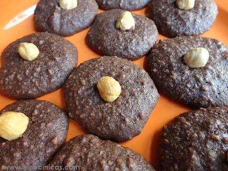 Galletas de chocolate con avellanas