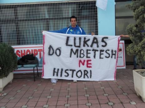 Argentinos Exiliados: Lucas Malacarne, “El Muro” de Albania: “Tenés que salir a tomar un café para no estar encerrado”