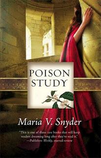 Reseña: Poison (Dulce Veneno) - María V Snyder
