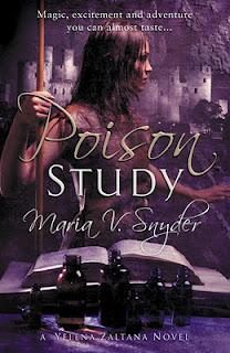 Reseña: Poison (Dulce Veneno) - María V Snyder