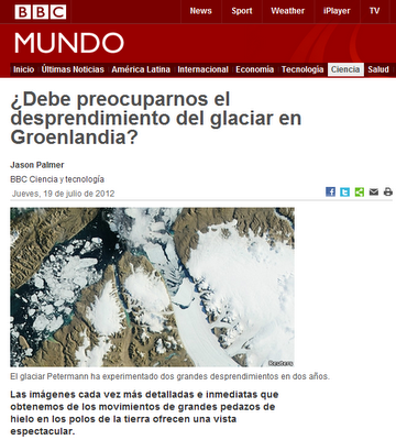 Desprendimiento de un gran bloque de hielo en el glaciar Petermann de Groenlandia