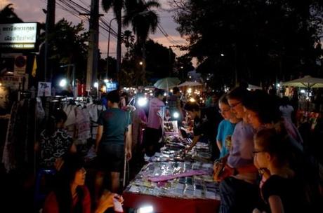 Sunday Market Chiang Mai Sunday Market 2 600x397 Wat Phra Singh