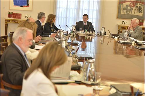 Y esta gente se va de fin de semana, dejando al país al borde del abismo.
