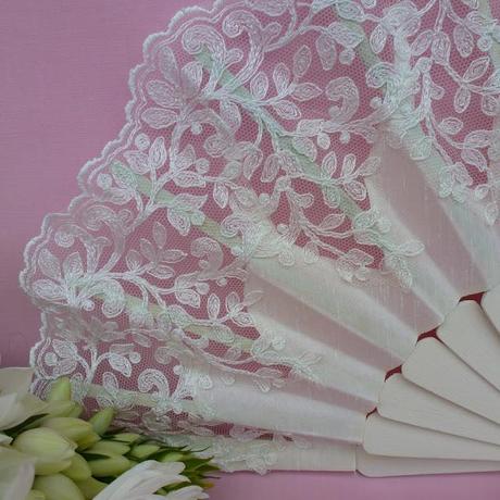 Abanicos de novia: tradición y modernidad