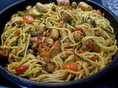 Espaguetis con verduras y salchichas de pavo // Crema de melón fría