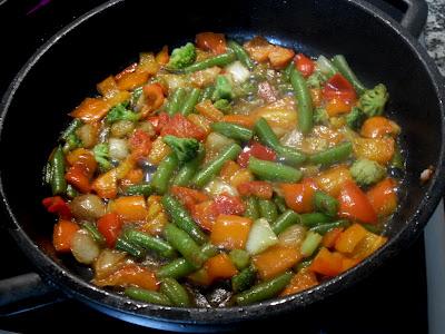 Espaguetis con verduras y salchichas de pavo // Crema de melón fría