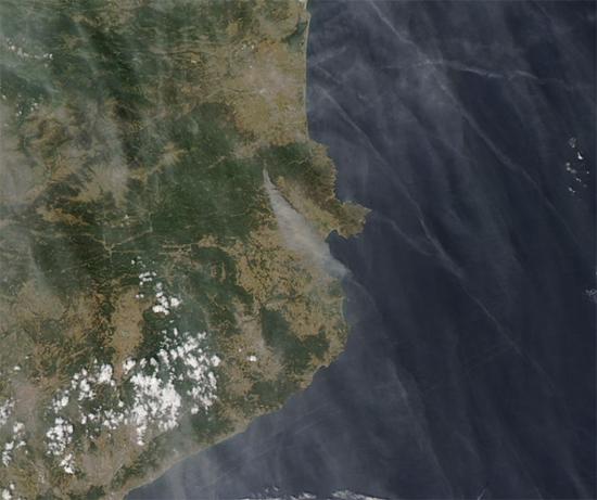 Cataluña: Imagen satélite (22.07.2012) del incendio de la Jonquera