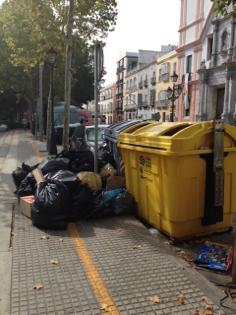 Primer dia de huelga de basuras en Cadiz