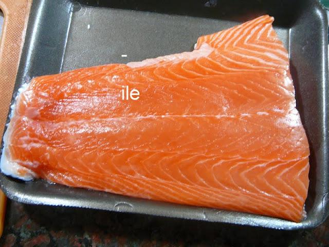 Gravlax de salmon con bayas de enebro