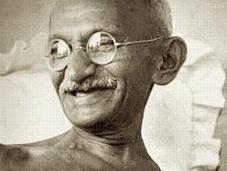 gobierno indio compra libro afirma Gandhi homosexual, millones dólares