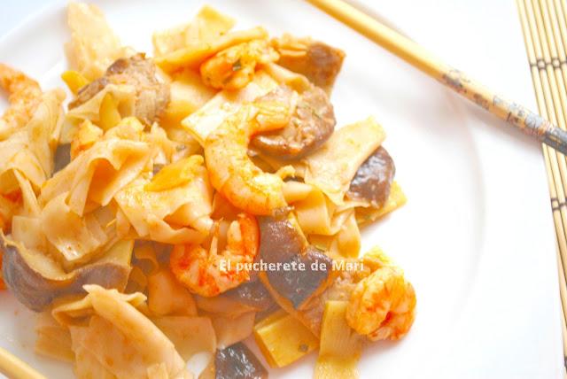 RECETAS ECONÓMICAS, FÁCILES Y LIGERAS: PASTA FUZHOU CON GAMBAS Y SETAS