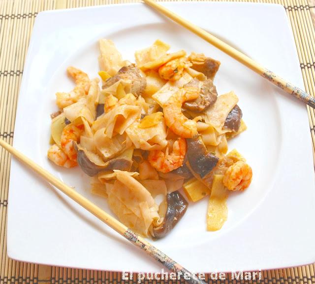RECETAS ECONÓMICAS, FÁCILES Y LIGERAS: PASTA FUZHOU CON GAMBAS Y SETAS