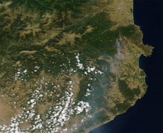 Cataluña: Imagen satélite (23.07.2012) de los incendios en el Alt Empordà