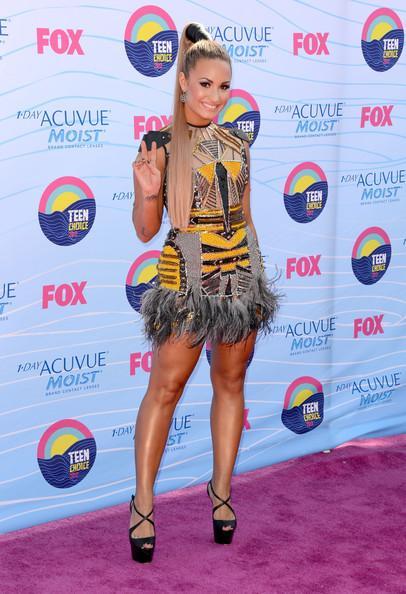 TEEN CHOICE AWARDS: Las mejor y peor vestidas de este 2012!