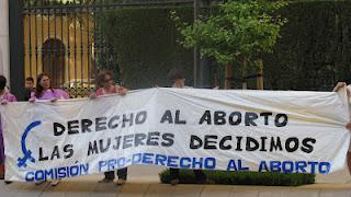 El Gobierno español devuelve a las mujeres al franquismo