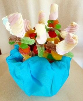 Brochetas de chuches para cuna fiesta infantil