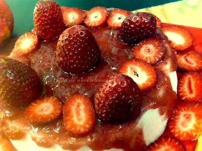 Tarta de yogurt de fresa con fresas 0%