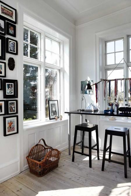 Rum revistas deco españolas revistas deco revistas de decoración danesas fotos cocinas modernas fotos cocinas blancas estilo nórdico estilo escandinavo encimeras de madera encimera de madera maciza de roble blanco lavado diseño nórdico diseño de interiores diseño danés decorar casas decoración de interiores decoración cocinas cocinas con encimeras de madera cocinas blancas encimera madera cocinas alargadas decoración casas en gris y blanco BoligLiv Bolig bo bedre 