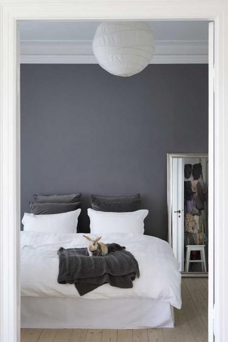 Rum revistas deco españolas revistas deco revistas de decoración danesas fotos cocinas modernas fotos cocinas blancas estilo nórdico estilo escandinavo encimeras de madera encimera de madera maciza de roble blanco lavado diseño nórdico diseño de interiores diseño danés decorar casas decoración de interiores decoración cocinas cocinas con encimeras de madera cocinas blancas encimera madera cocinas alargadas decoración casas en gris y blanco BoligLiv Bolig bo bedre 