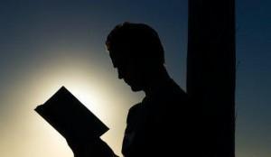 HOMBRE-LEYENDO Recursividad asesina