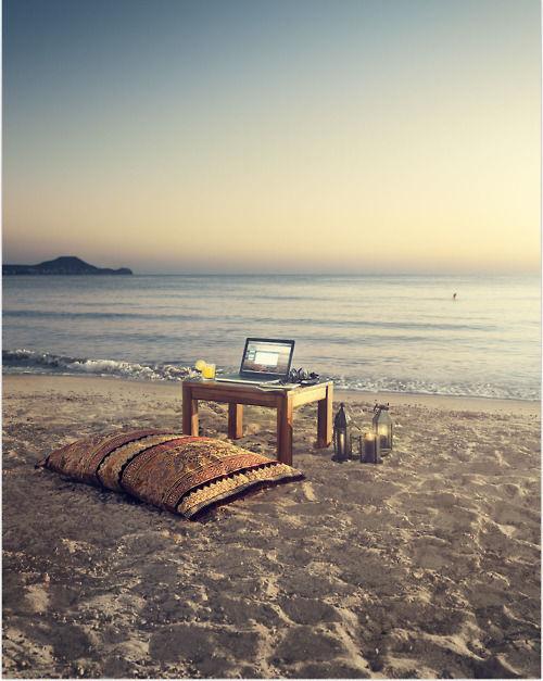 laptop-beach