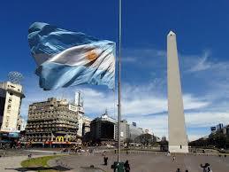 Insólito: roban la bandera junto al Obelisco en Buenos Aires.