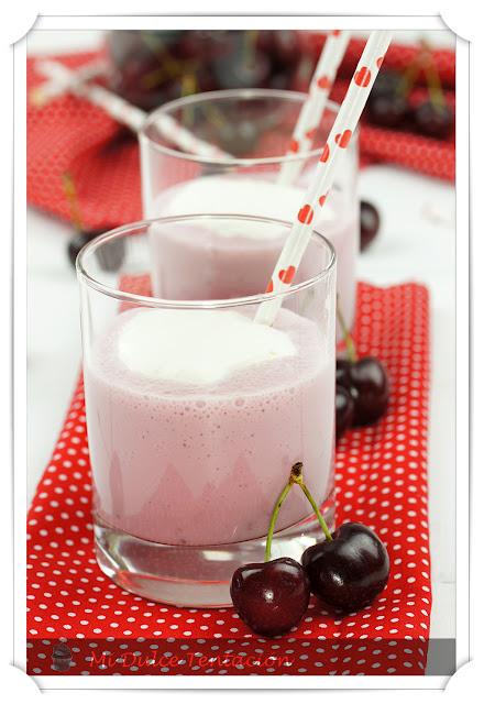 Mini Hot Dogs con Bastones de Batata Fritos - Batido de Cerezas y Miel