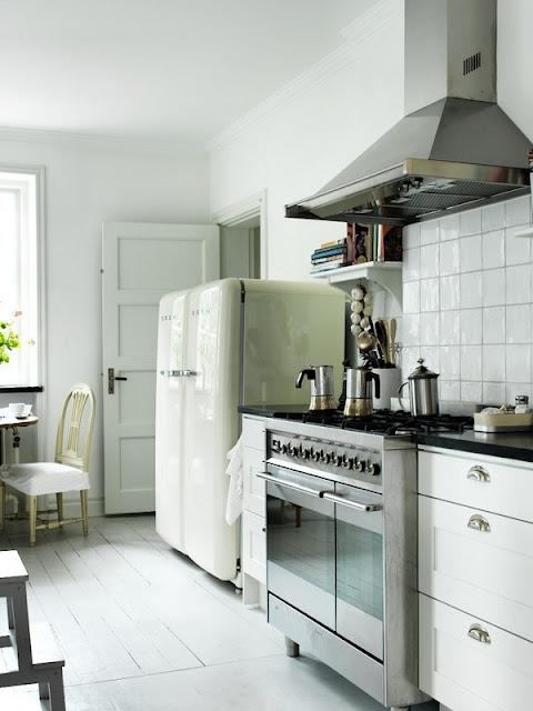 Da un toque retro a tu cocina con los frigoríficos Smeg