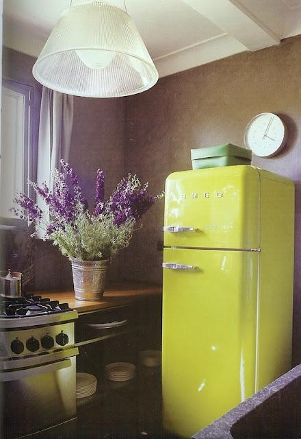 Da un toque retro a tu cocina con los frigoríficos Smeg