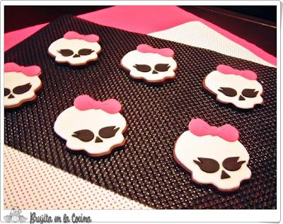 Tarta y galletas Monster High
