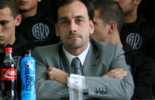 Turnes:”A Passarella no le gusta hablar con los medios,porque prefiere trabajar”