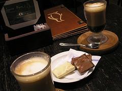 Tomando un Cafe - Calafate - Argentina 