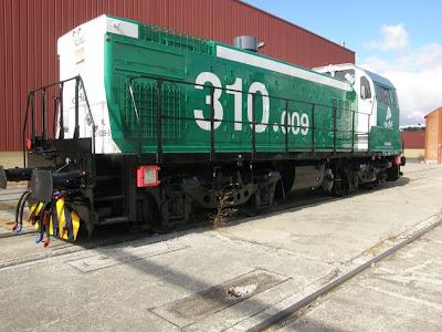 Adif cambia a ancho UIC tres locomotoras de la serie 310