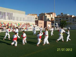 EXHIBICION DE KARATE INFANTIL EN EL CAMPO DE FUTBOL DEL CERRILLO