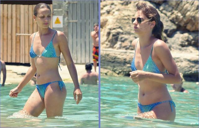 Michelle Jenner se relaja en la playa