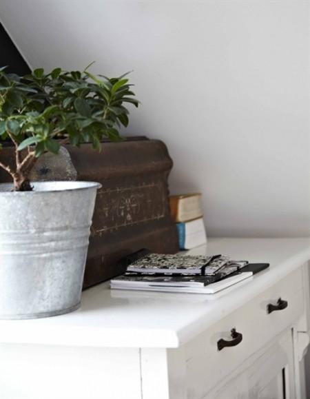 Decoración minimalista y ordenada sofás de ikea sofas blancos pared pizarra estilo nórdico decorar casas decoración salones nórdicos decoración rustico moderno decoración rustico blanco decoración ordenada decoración nórdica decoración mueble diseño Decoración minimalista y ordenada decoración minimalista decoración escandinava decoración en blanco decoración de interiores decoración con muebles de ikea casa decoración polonia blog diseño nordico blog decoración nórdica blog de interiorismo alfombra piel vaca