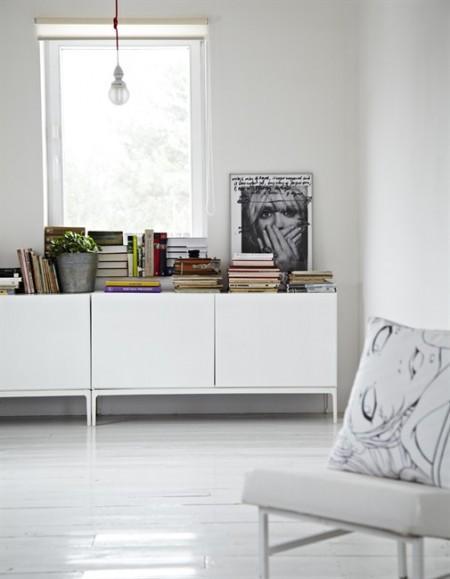Decoración minimalista y ordenada sofás de ikea sofas blancos pared pizarra estilo nórdico decorar casas decoración salones nórdicos decoración rustico moderno decoración rustico blanco decoración ordenada decoración nórdica decoración mueble diseño Decoración minimalista y ordenada decoración minimalista decoración escandinava decoración en blanco decoración de interiores decoración con muebles de ikea casa decoración polonia blog diseño nordico blog decoración nórdica blog de interiorismo alfombra piel vaca
