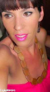 Rápido de verano: look bronceado y neón en los labios