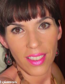 Rápido de verano: look bronceado y neón en los labios