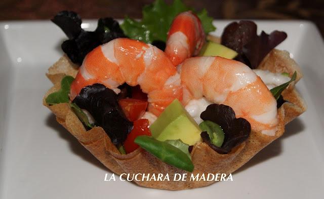 CESTA DE ENSALADA CON LANGOSTINOS