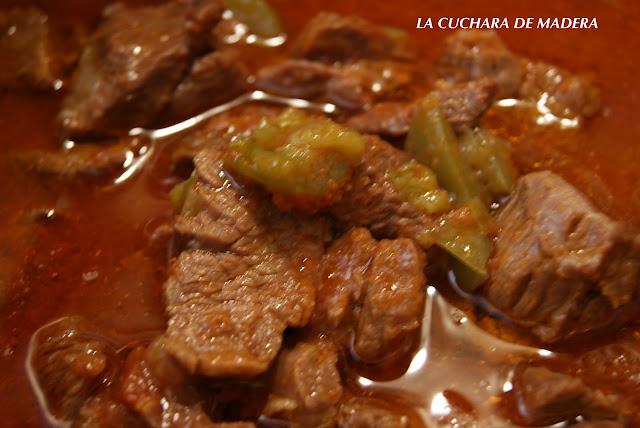 FIDEUÁ DE CARNE CON TOMATE Y PIMIENTOS