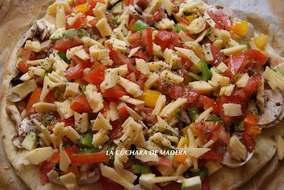 PIZZA DE VERDURAS Y JAMÓN CON HOJALDRE