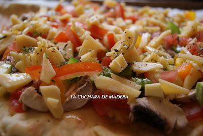 PIZZA DE VERDURAS Y JAMÓN CON HOJALDRE